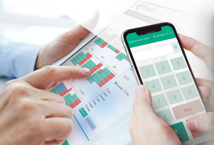Tablet mostrant el sistema de fitxatge Timenet amb interfície intuïtiva per al control horari